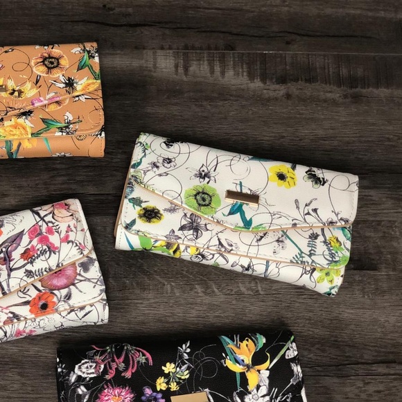 New arrivals spring wallets - Picture 2 of 3